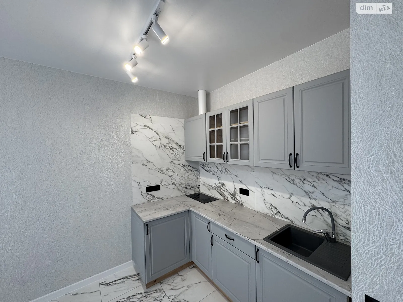 Продается 1-комнатная квартира 36 кв. м в Броварах, ул. Соборная - фото 1