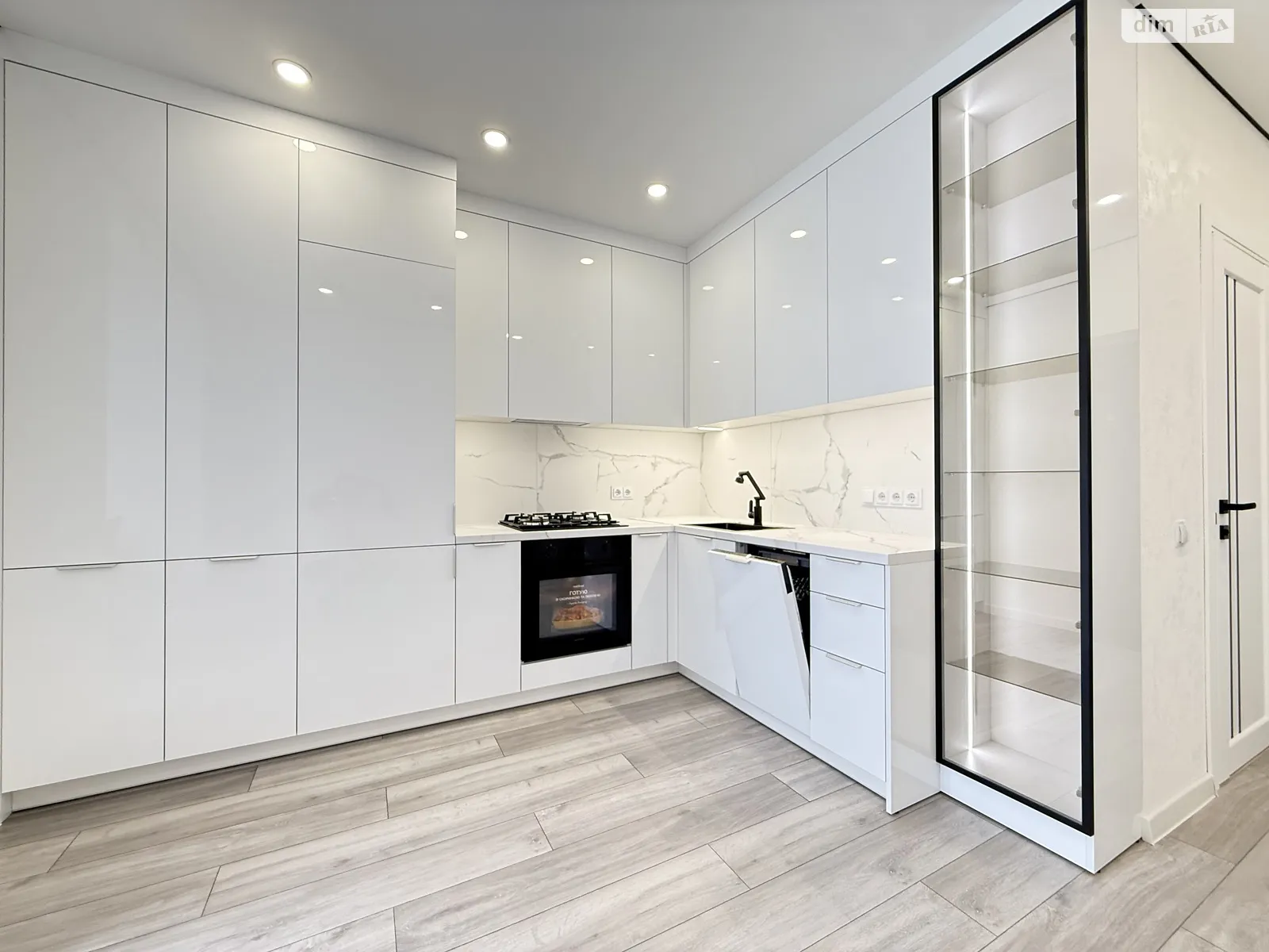 Продається 1-кімнатна квартира 42.5 кв. м у Рівному, вул. Студентська, 24А - фото 1