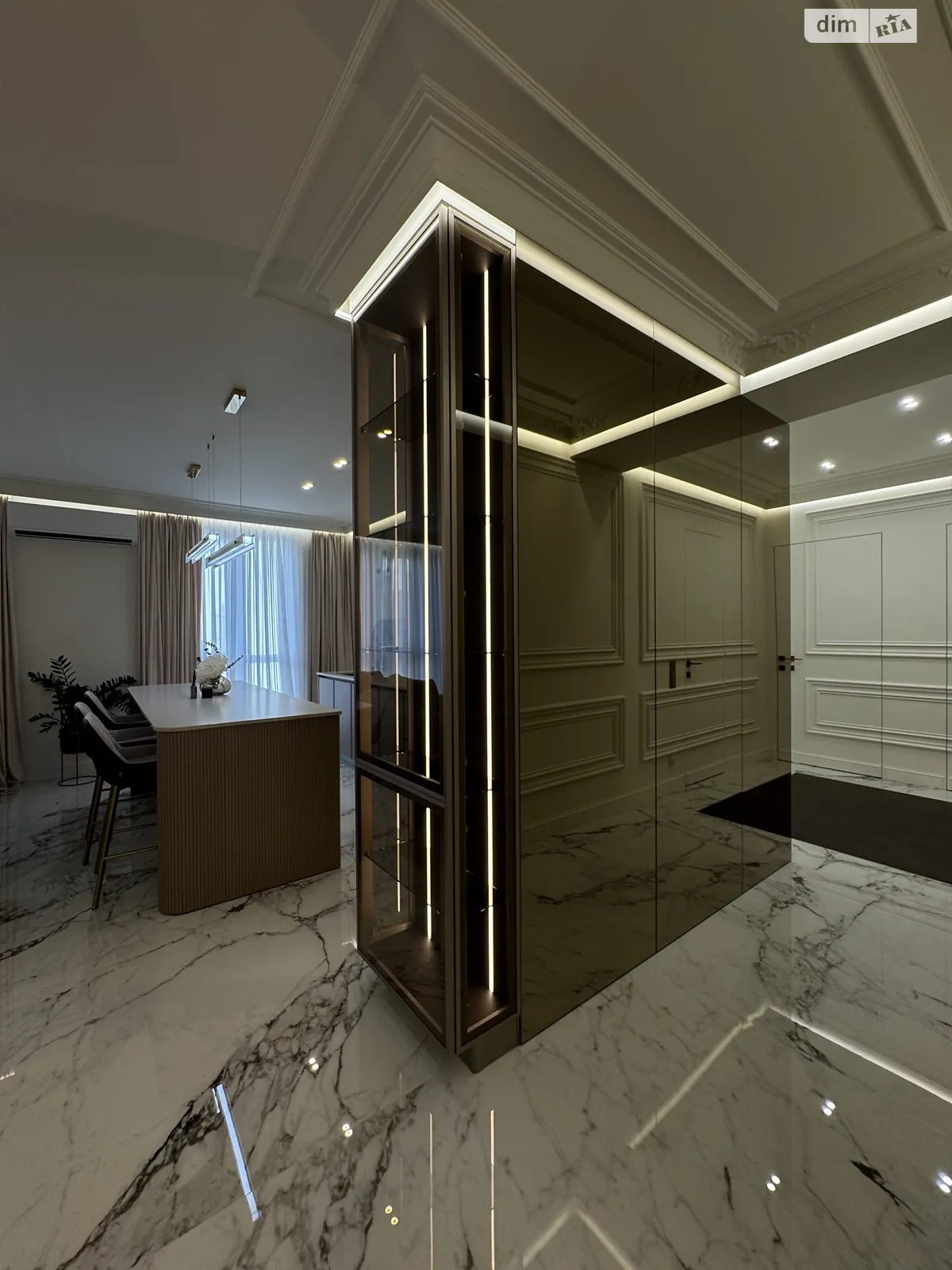 Продається 3-кімнатна квартира 100 кв. м у Минаї, вул. Августина Волошина, 16 - фото 1