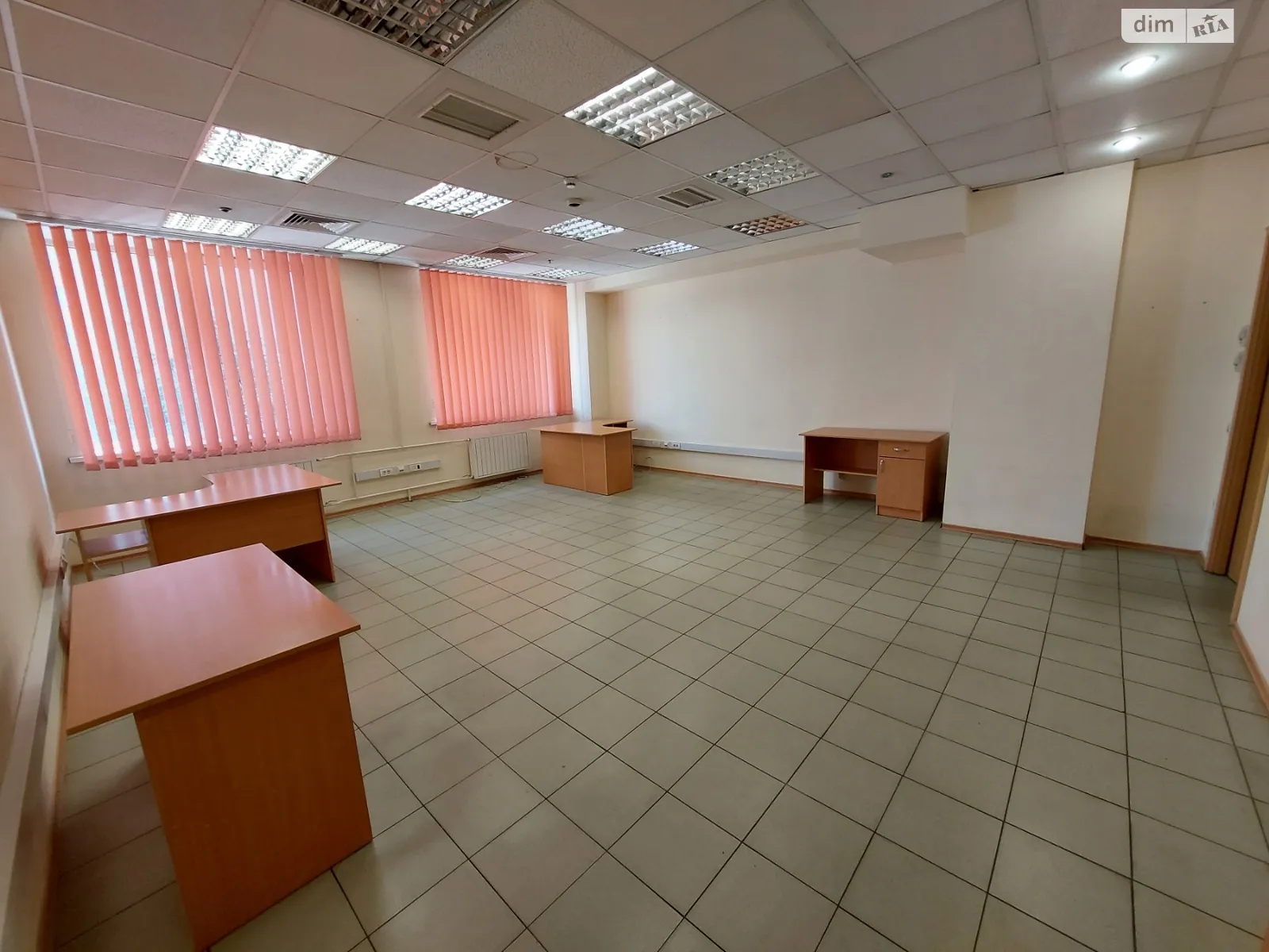 Сдается в аренду офис 37.91 кв. м в бизнес-центре, цена: 11373 грн - фото 1