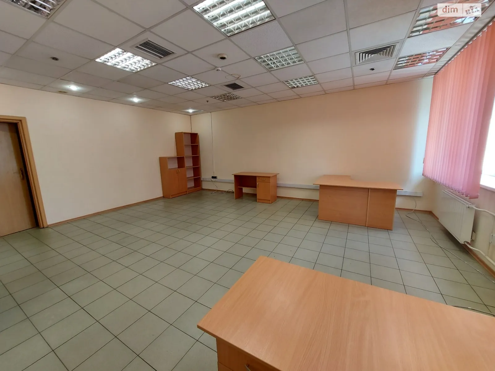 Сдается в аренду офис 37.91 кв. м в бизнес-центре, цена: 11373 грн - фото 1