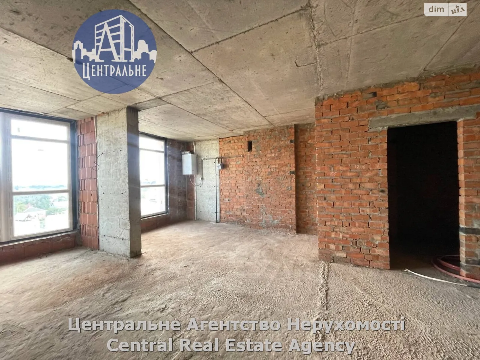 Продается 3-комнатная квартира 125 кв. м в Черновцах, ул. Буковинская, 33 - фото 1
