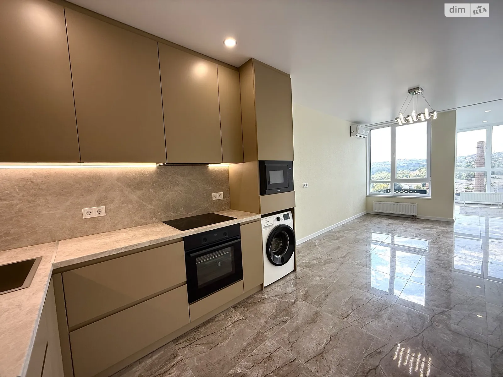 Продается 1-комнатная квартира 43 кв. м в Днепре, ул. Космическая, 5 - фото 1