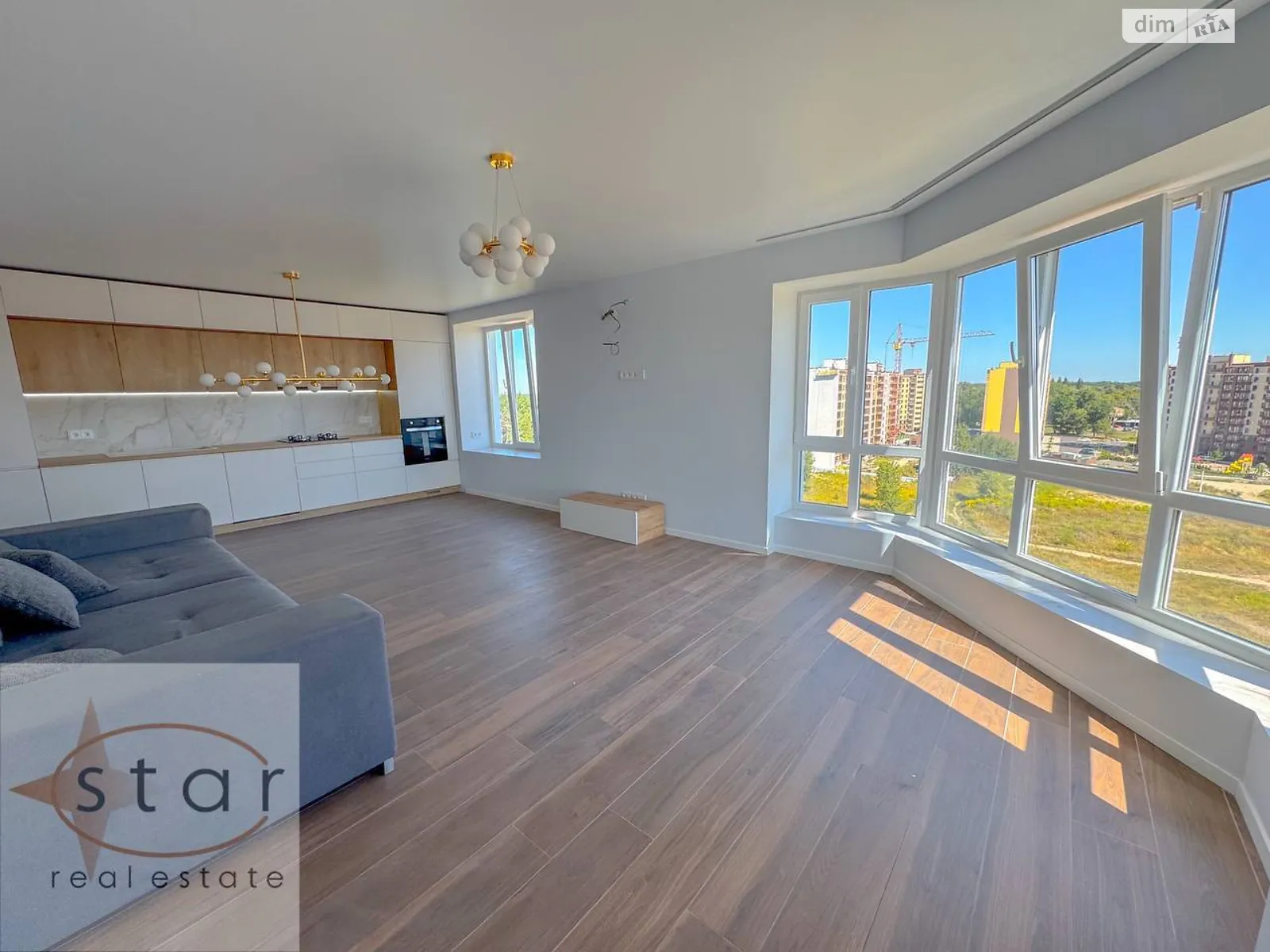 Продается 2-комнатная квартира 89.8 кв. м в Чернигове, ул. Независимости, 21 - фото 1