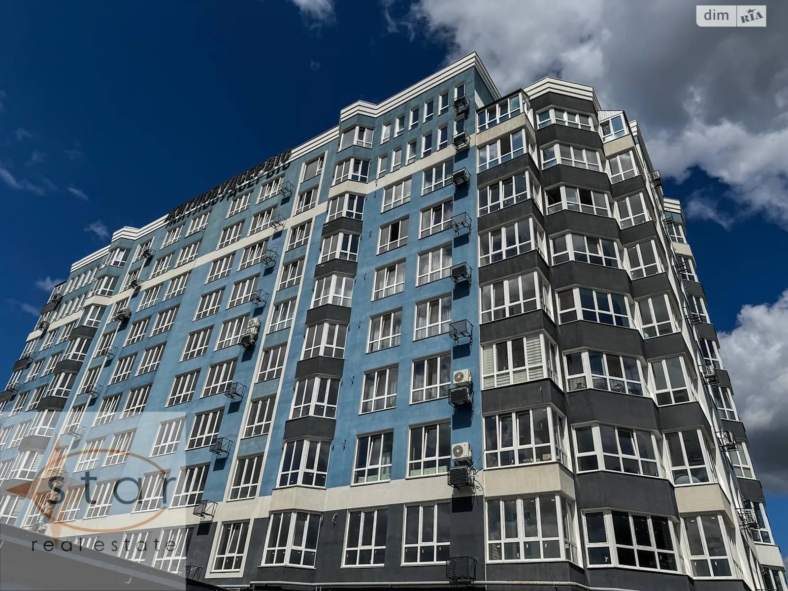 Продается 3-комнатная квартира 99 кв. м в Чернигове, ул. Авиаторов, 42В - фото 1
