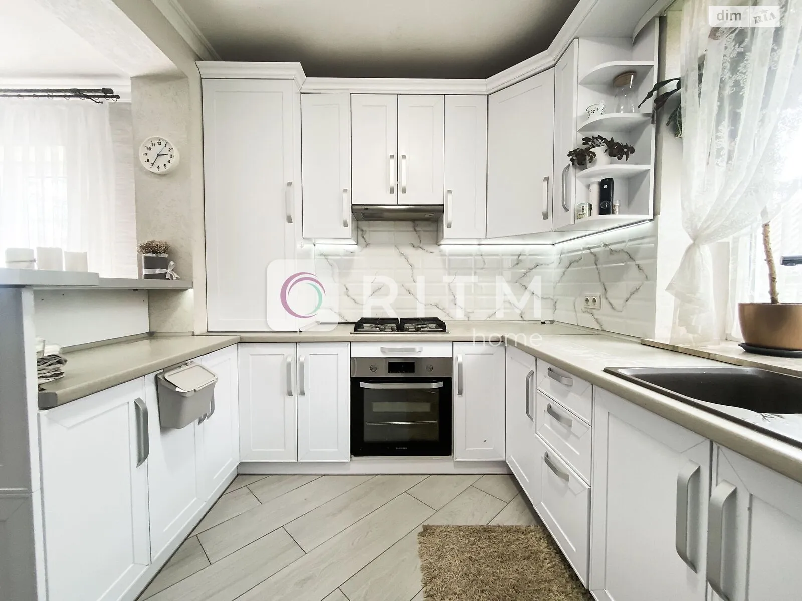 Продается дом на 2 этажа 165 кв. м с бассейном, цена: 170000 $ - фото 1