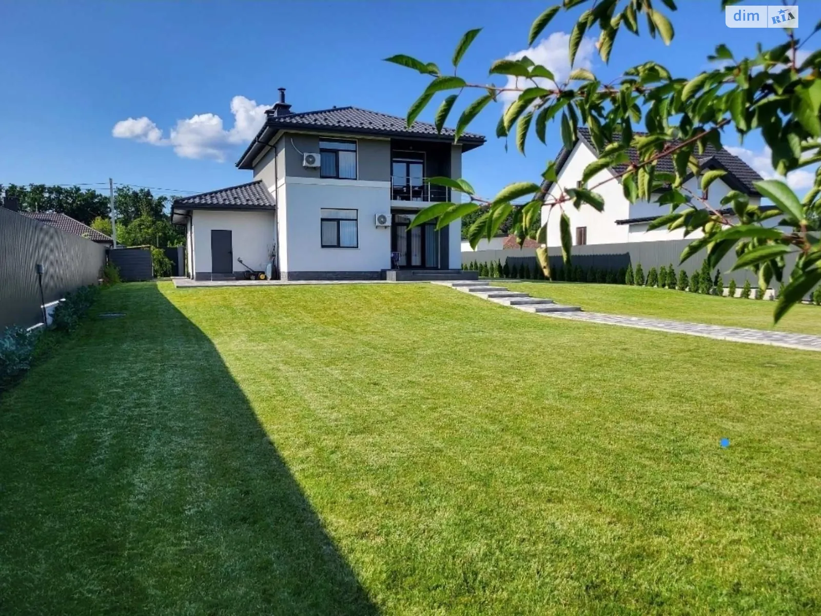 Продается дом на 2 этажа 143.6 кв. м с мансардой, цена: 230000 $ - фото 1