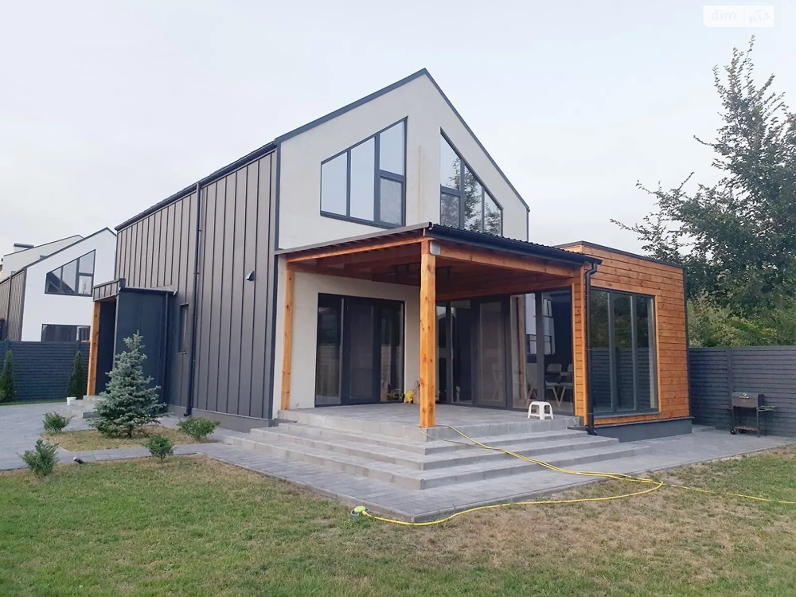 Продается дом на 2 этажа 136 кв. м с беседкой, цена: 250000 $ - фото 1