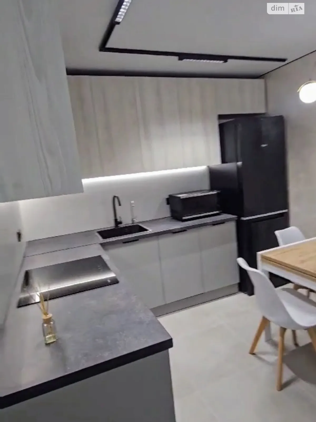 Продается 1-комнатная квартира 56 кв. м в Львове, ул. Гнездовского, 75Б - фото 1