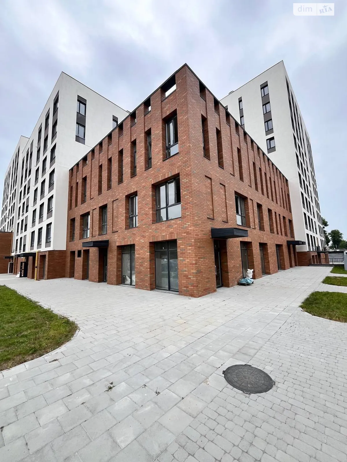 Продается 1-комнатная квартира 48.3 кв. м в Львове, ул. Владимира Навроцкого, 31 - фото 1