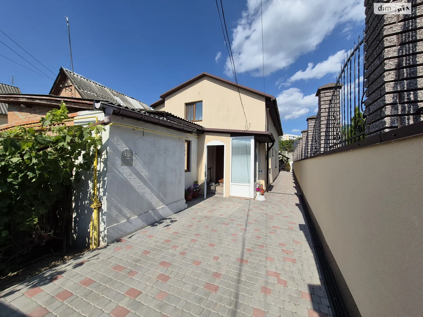 Продается дом на 2 этажа 180 кв. м с мебелью, цена: 150000 $ - фото 1