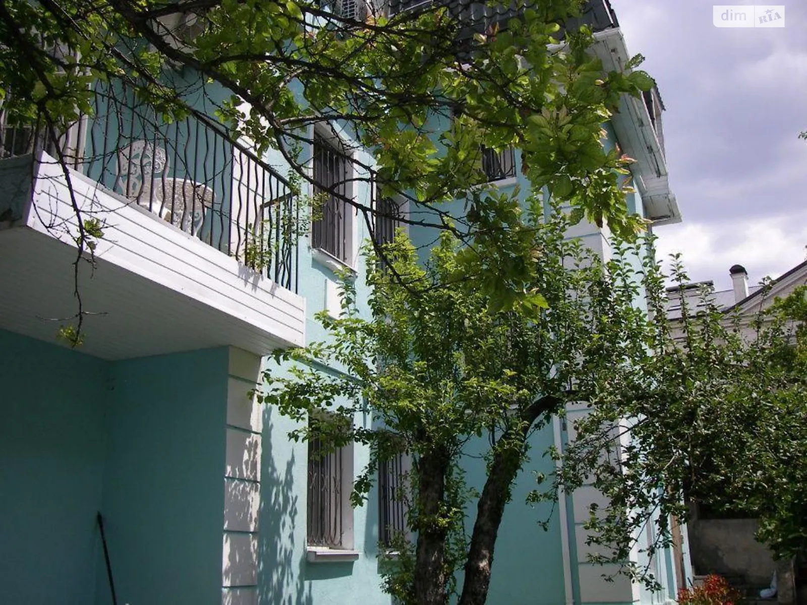 Продается дом на 3 этажа 320 кв. м с мебелью, цена: 1050000 $ - фото 1