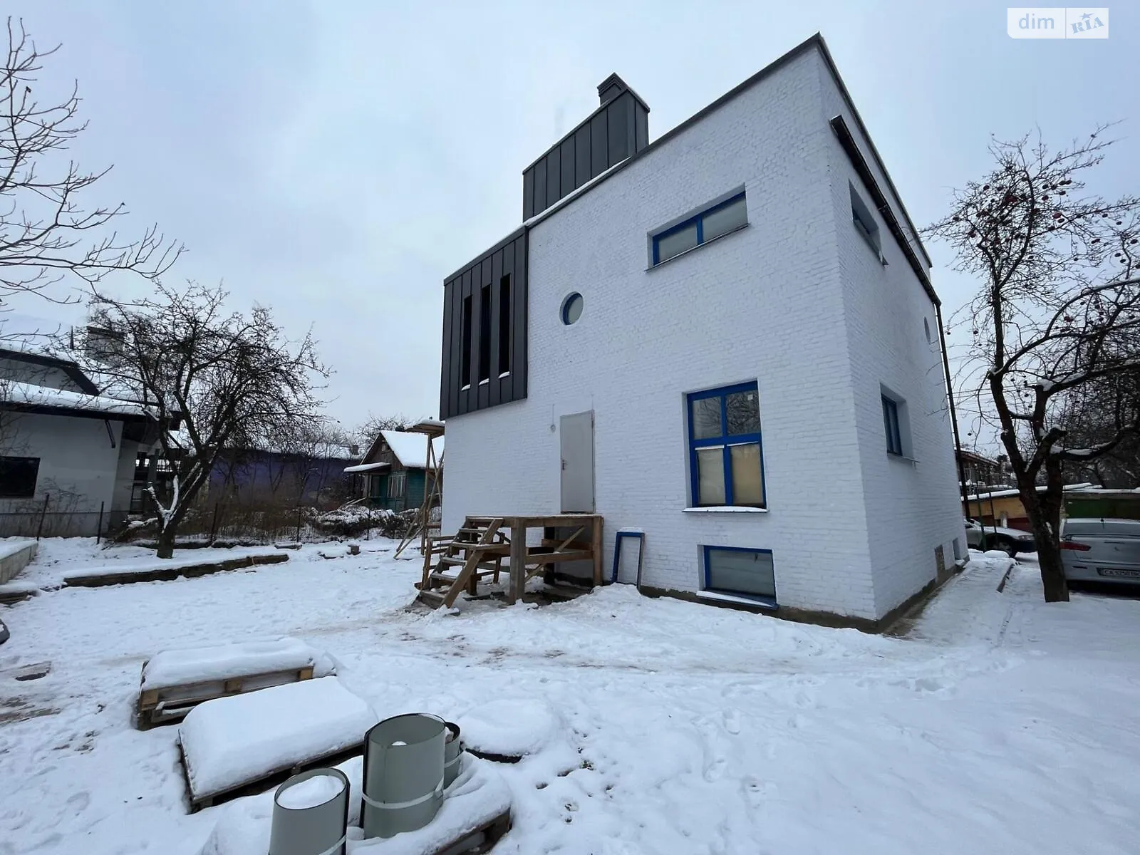 Продается дом на 3 этажа 235 кв. м с камином, цена: 180000 $ - фото 1