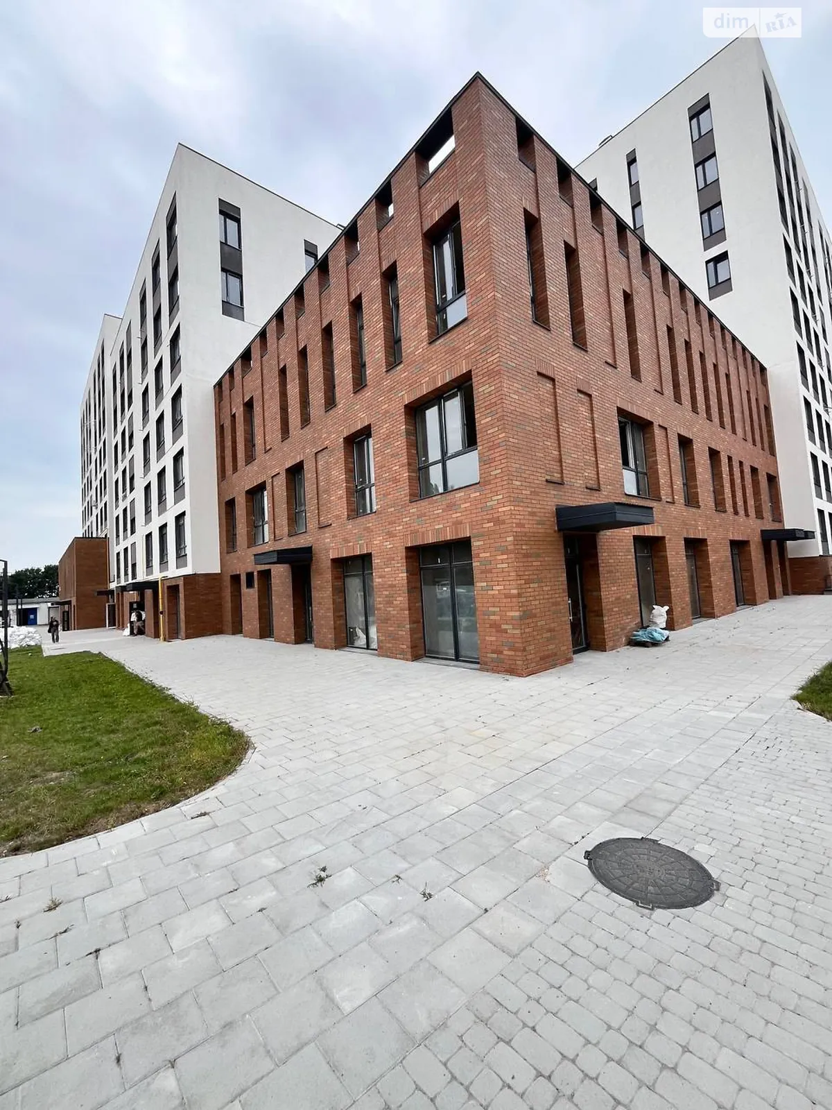 Продается 2-комнатная квартира 73 кв. м в Львове, ул. Владимира Навроцкого, 31 - фото 1