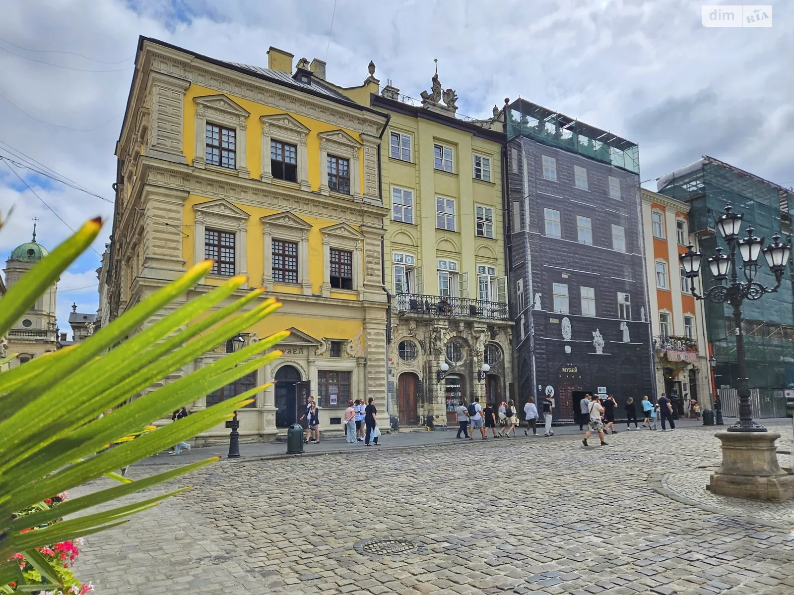 Продается 1-комнатная квартира 49 кв. м в Львове, пл. Рынок, 3 - фото 1