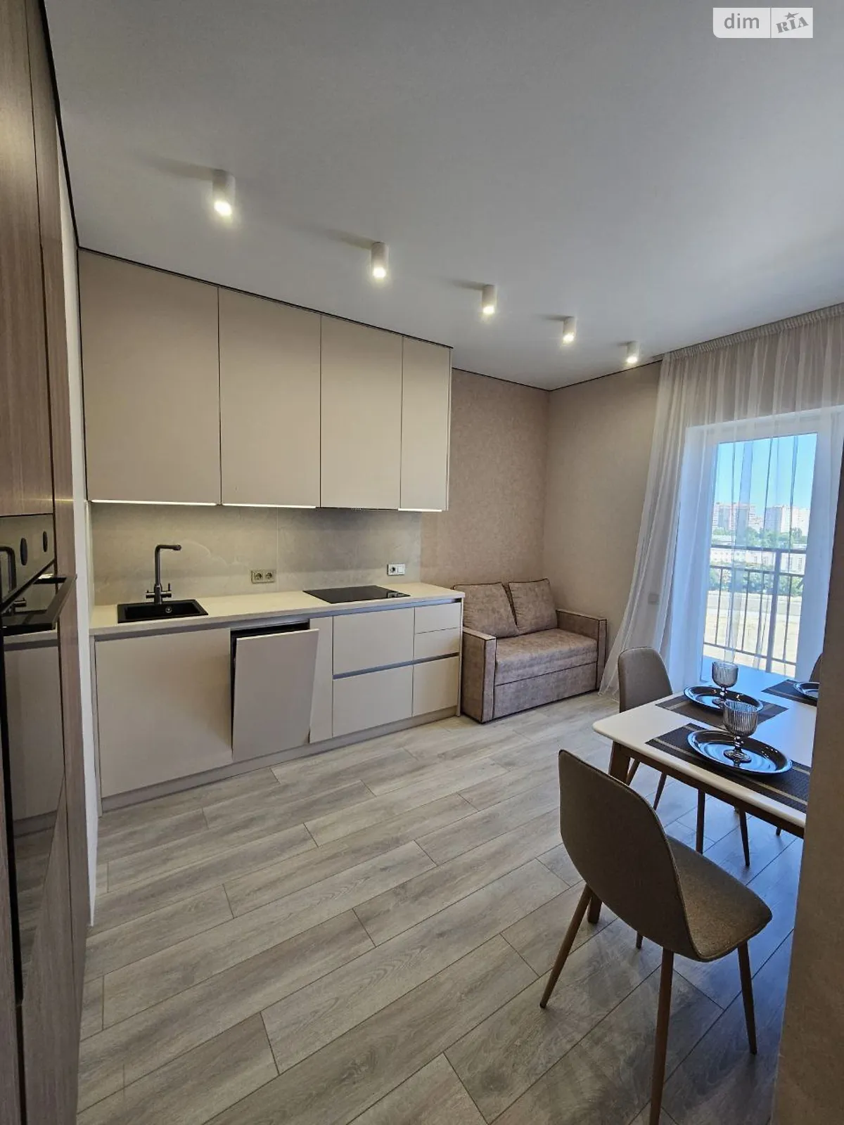 Продается 1-комнатная квартира 42.2 кв. м в Одессе, ул. Краснова, 1Б - фото 1