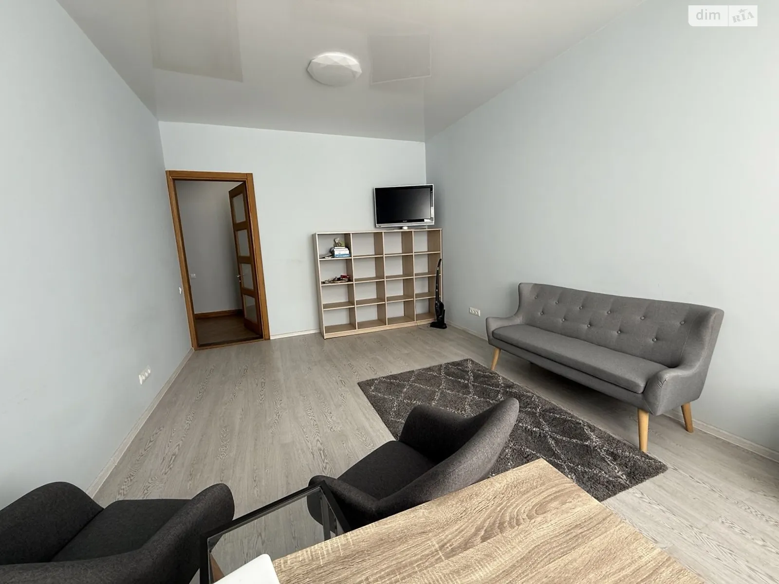 Сдается в аренду офис 127 кв. м в бизнес-центре, цена: 1200 $ - фото 1