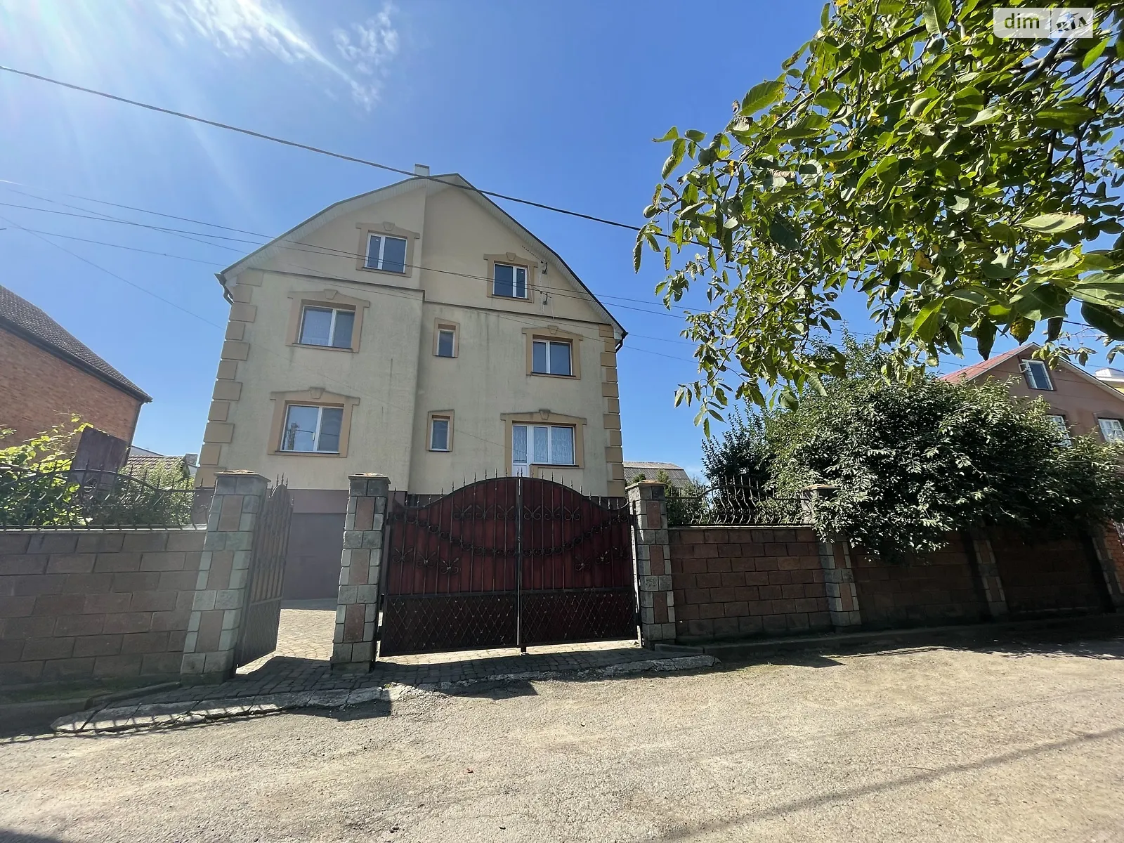 Продается дом на 2 этажа 180 кв. м с подвалом, цена: 135000 $ - фото 1