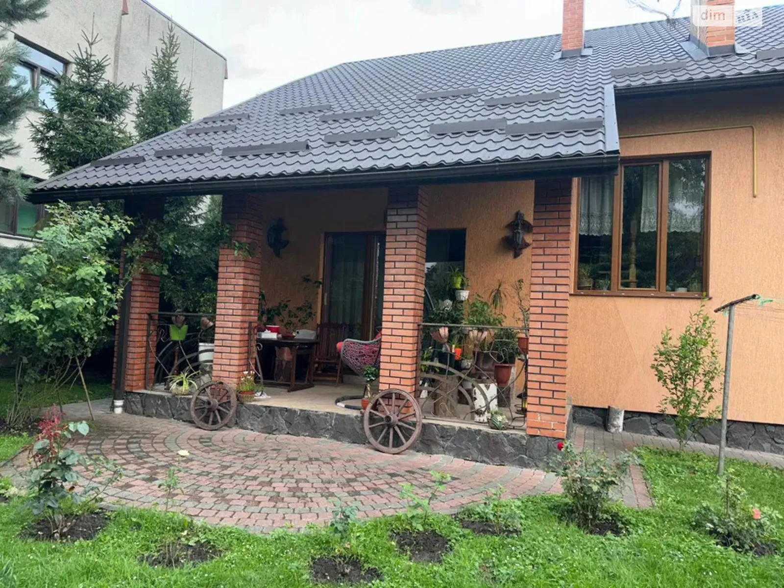 Продается дом на 2 этажа 230 кв. м с бассейном, цена: 380000 $ - фото 1