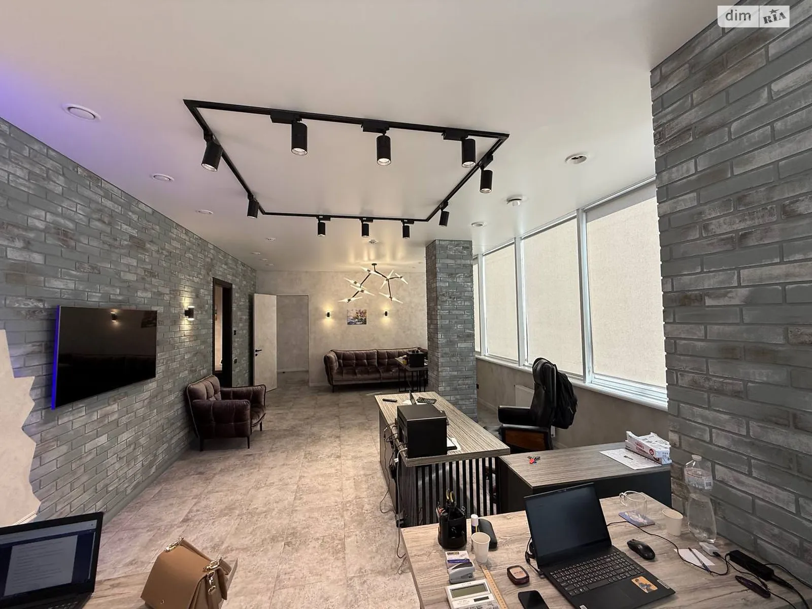 Продается офис 103.5 кв. м в бизнес-центре, цена: 155250 $ - фото 1