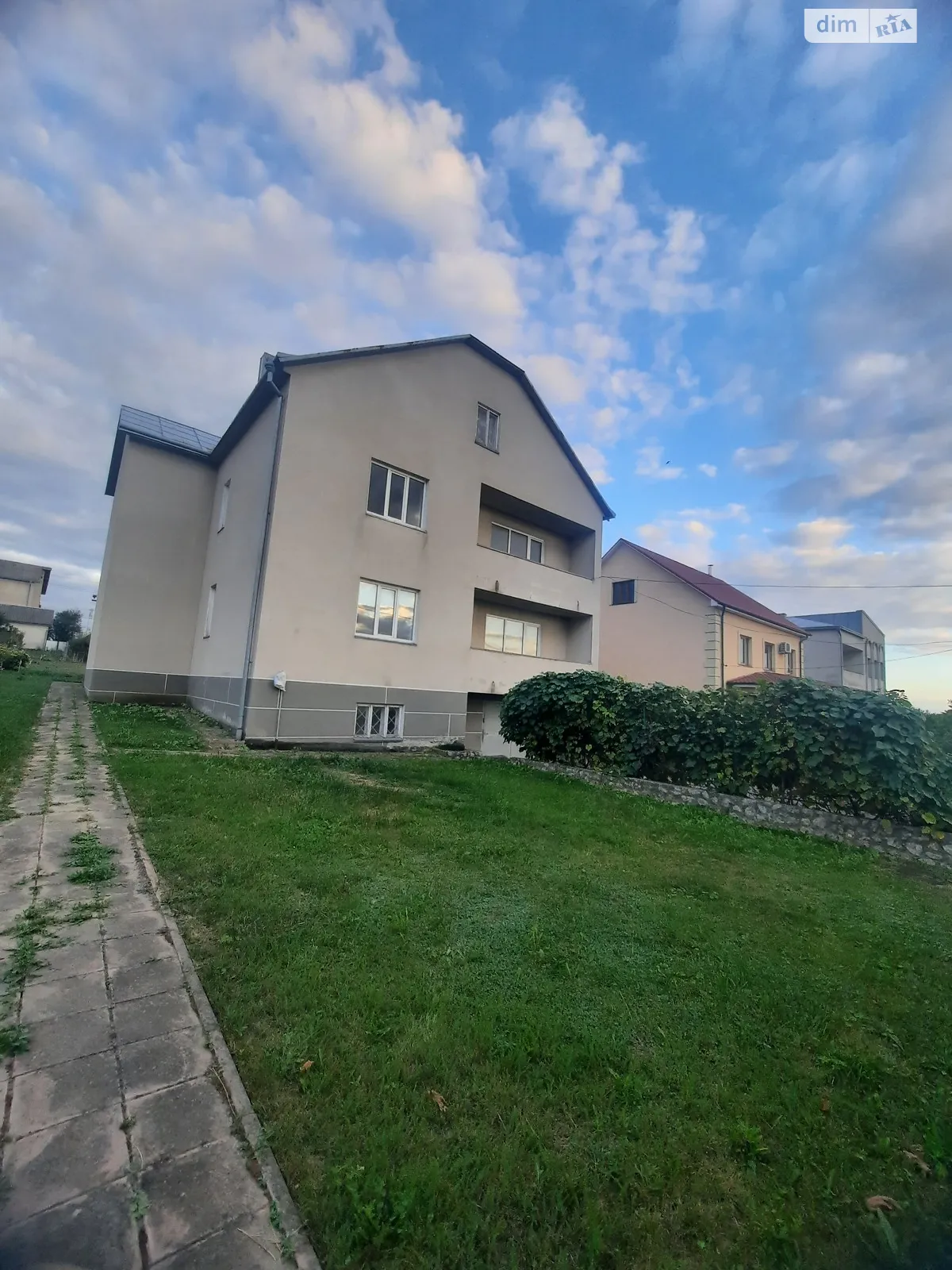 Продается дом на 2 этажа 320 кв. м с баней/сауной, цена: 79000 $ - фото 1