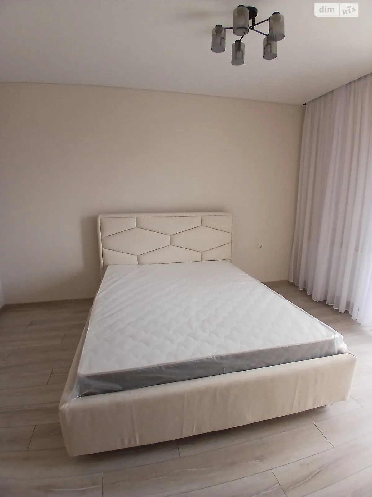 Продается 1-комнатная квартира 34 кв. м в Ужгороде, ул. Богомольца, 19 - фото 1