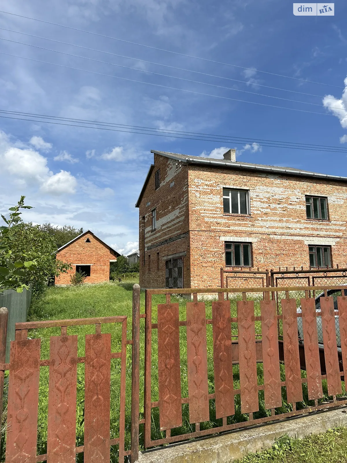 Продается дом на 2 этажа 210 кв. м с баней/сауной, цена: 25000 $ - фото 1