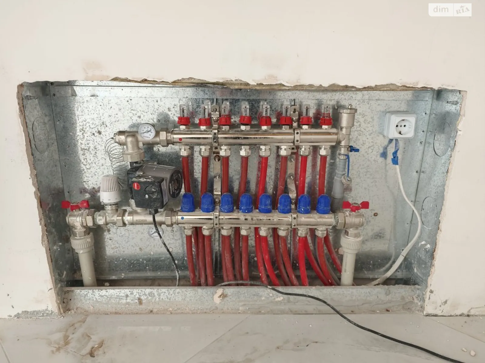 Продается дом на 2 этажа 180 кв. м с камином, цена: 165000 $ - фото 1