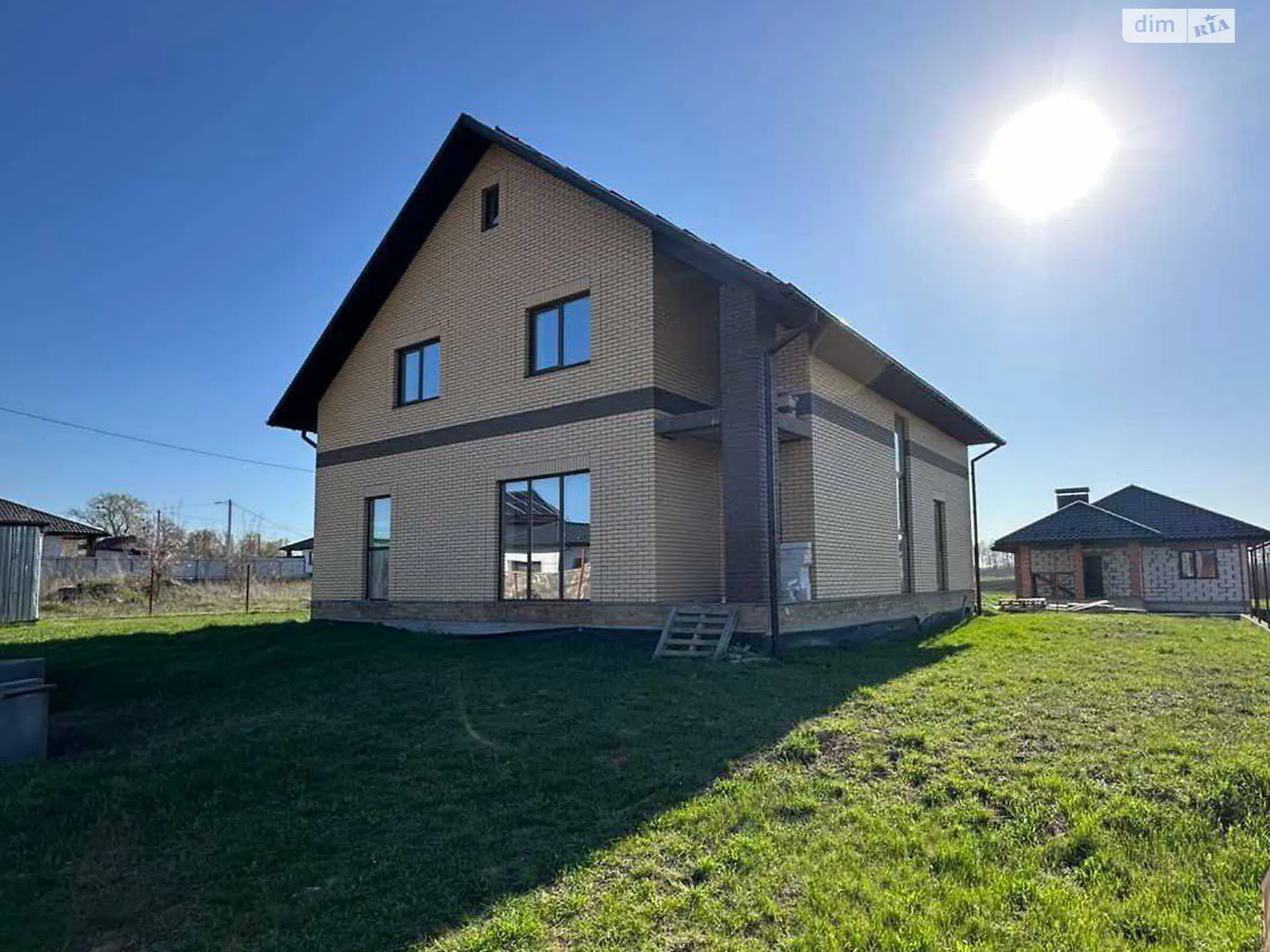 Продается дом на 2 этажа 300 кв. м с верандой, цена: 140000 $ - фото 1