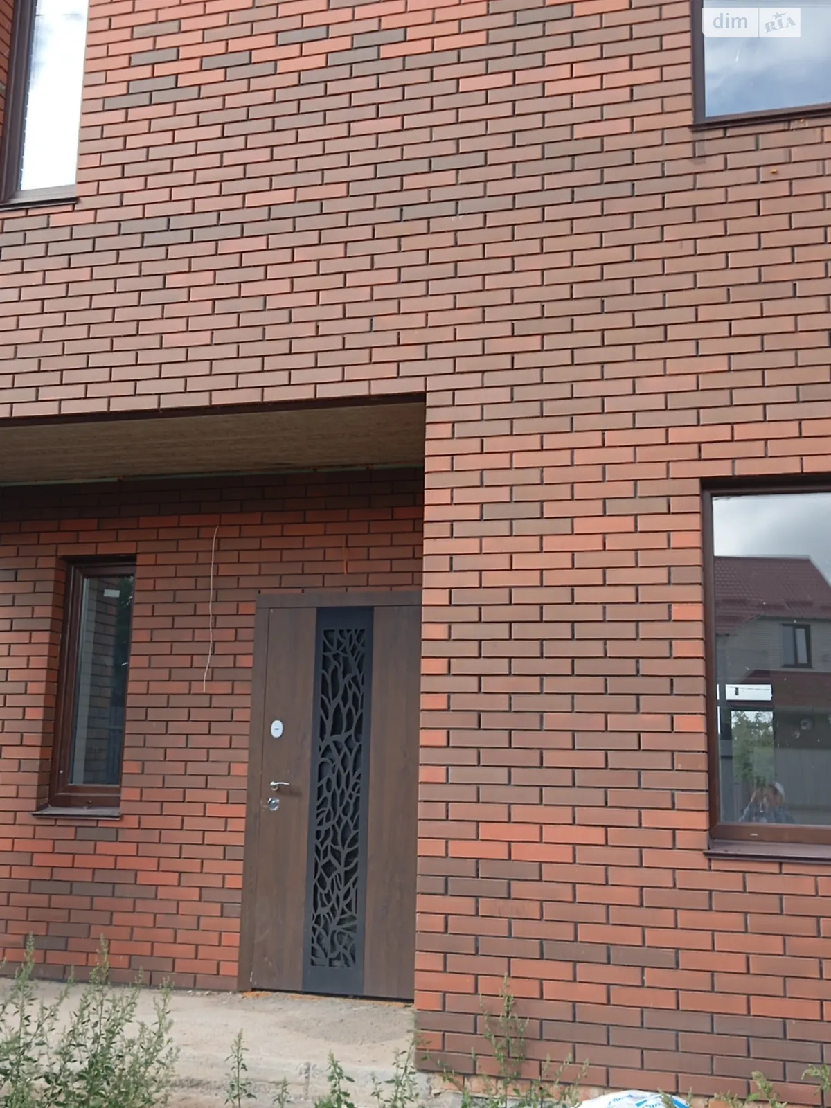 Продается дом на 2 этажа 120 кв. м с бассейном, цена: 92500 $ - фото 1