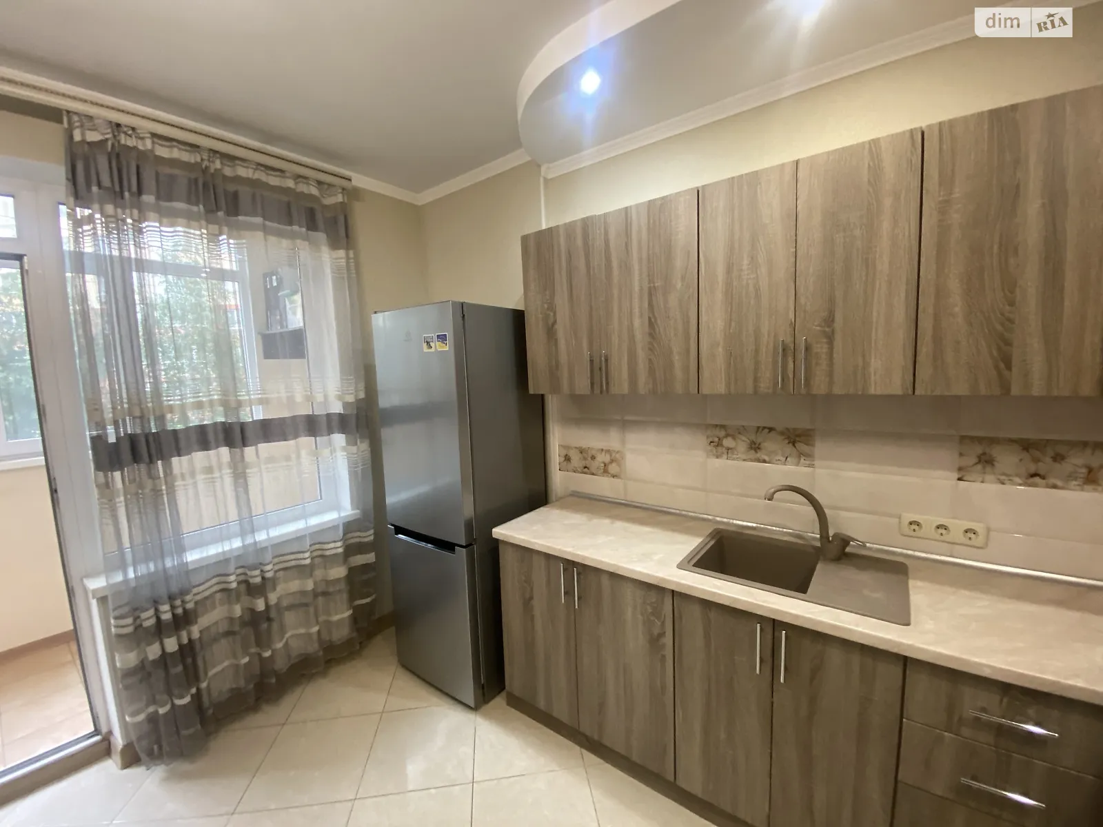 Сдается в аренду 1-комнатная квартира 40 кв. м в Одессе, мас. Радужный, 8 - фото 1