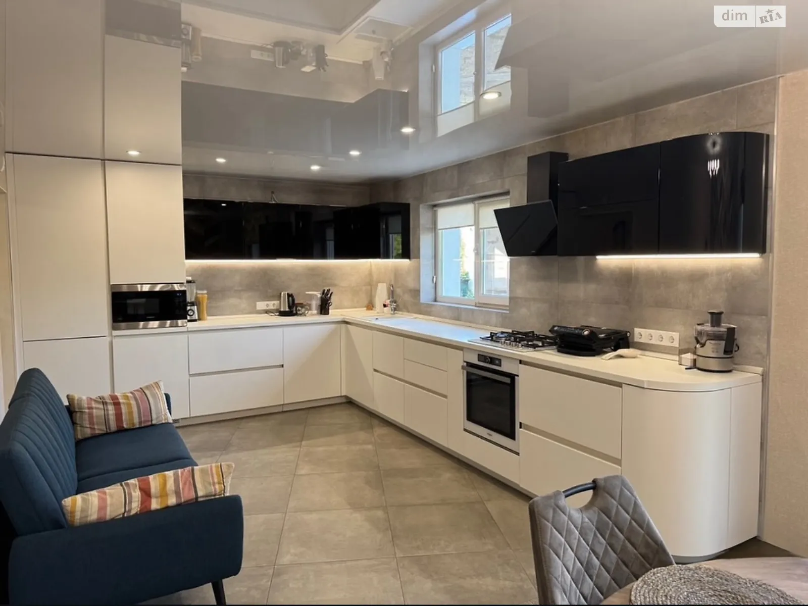 Продается дом на 3 этажа 276 кв. м с беседкой, цена: 160000 $ - фото 1