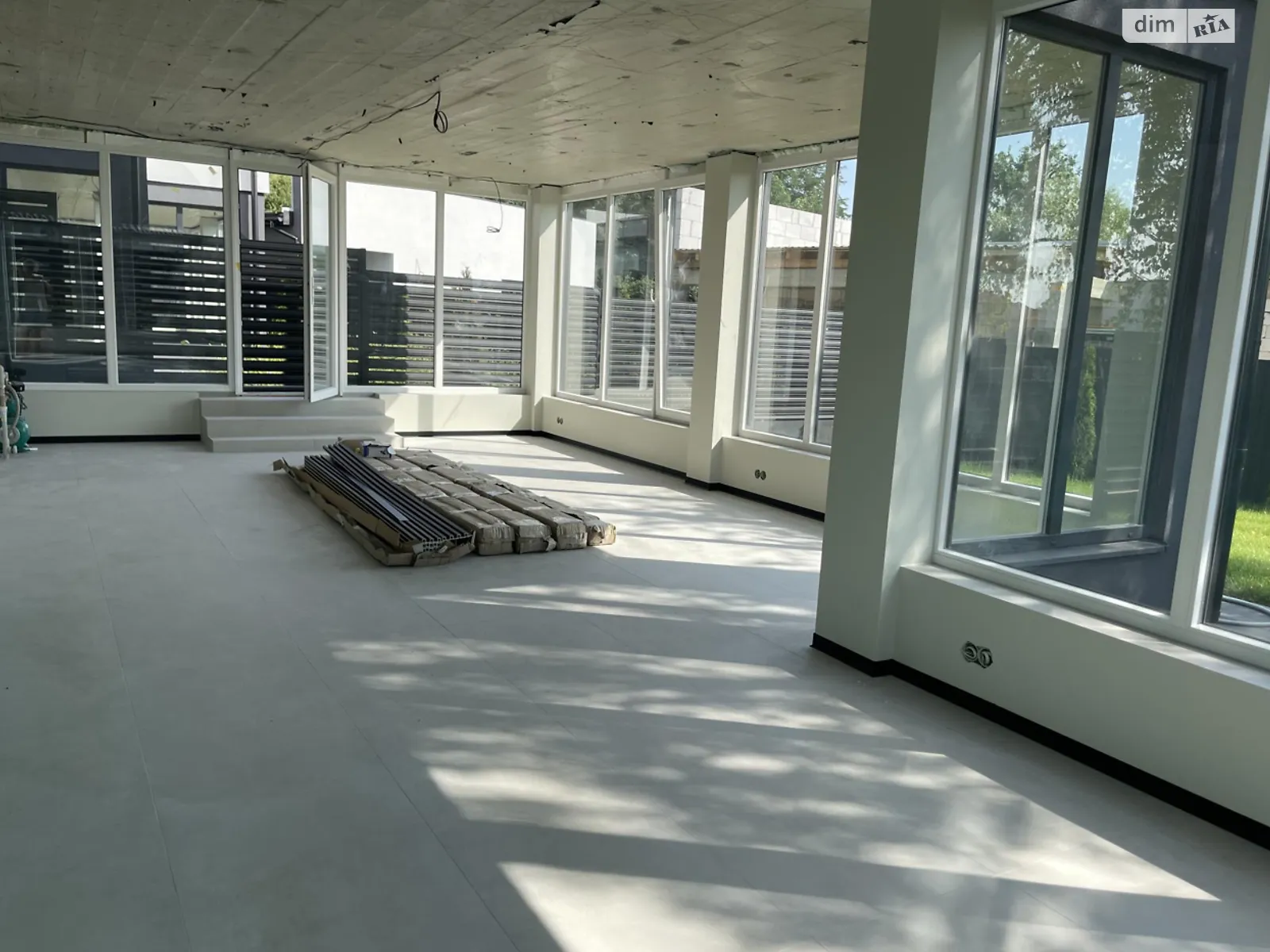 Продается дом на 2 этажа 198 кв. м с баней/сауной, цена: 240000 $ - фото 1