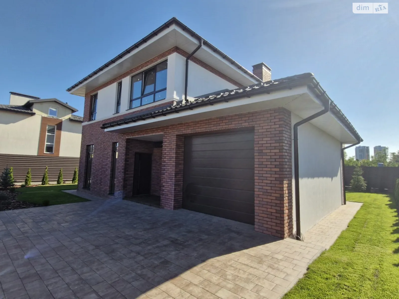 Продается дом на 2 этажа 175 кв. м с бассейном, цена: 190000 $ - фото 1