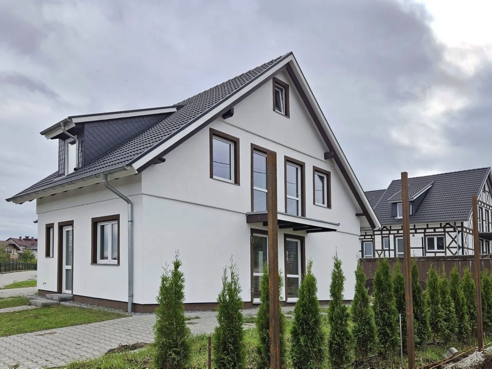 Продается дом на 2 этажа 120 кв. м с участком, цена: 94000 $ - фото 1