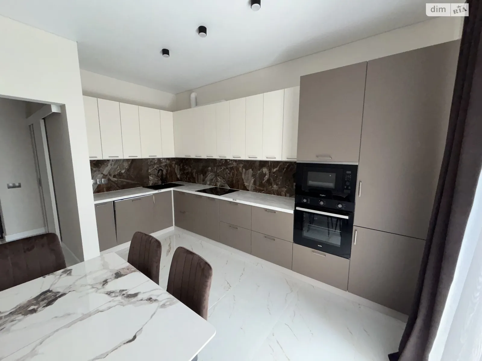 Продається 2-кімнатна квартира 60 кв. м у Ужгороді, ул. Собранецька, 105 - фото 1