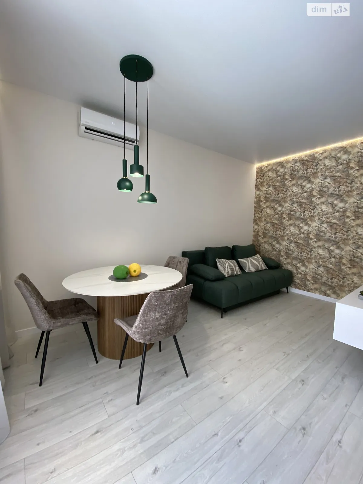 Продается 1-комнатная квартира 40 кв. м в Одессе, ул. Краснова, 61 - фото 1