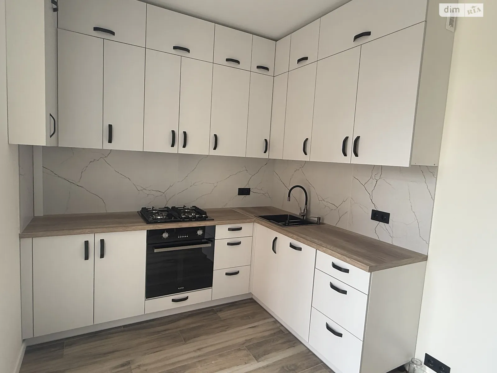 Продается 1-комнатная квартира 34 кв. м в Ужгороде, ул. Богомольца, 17 - фото 1