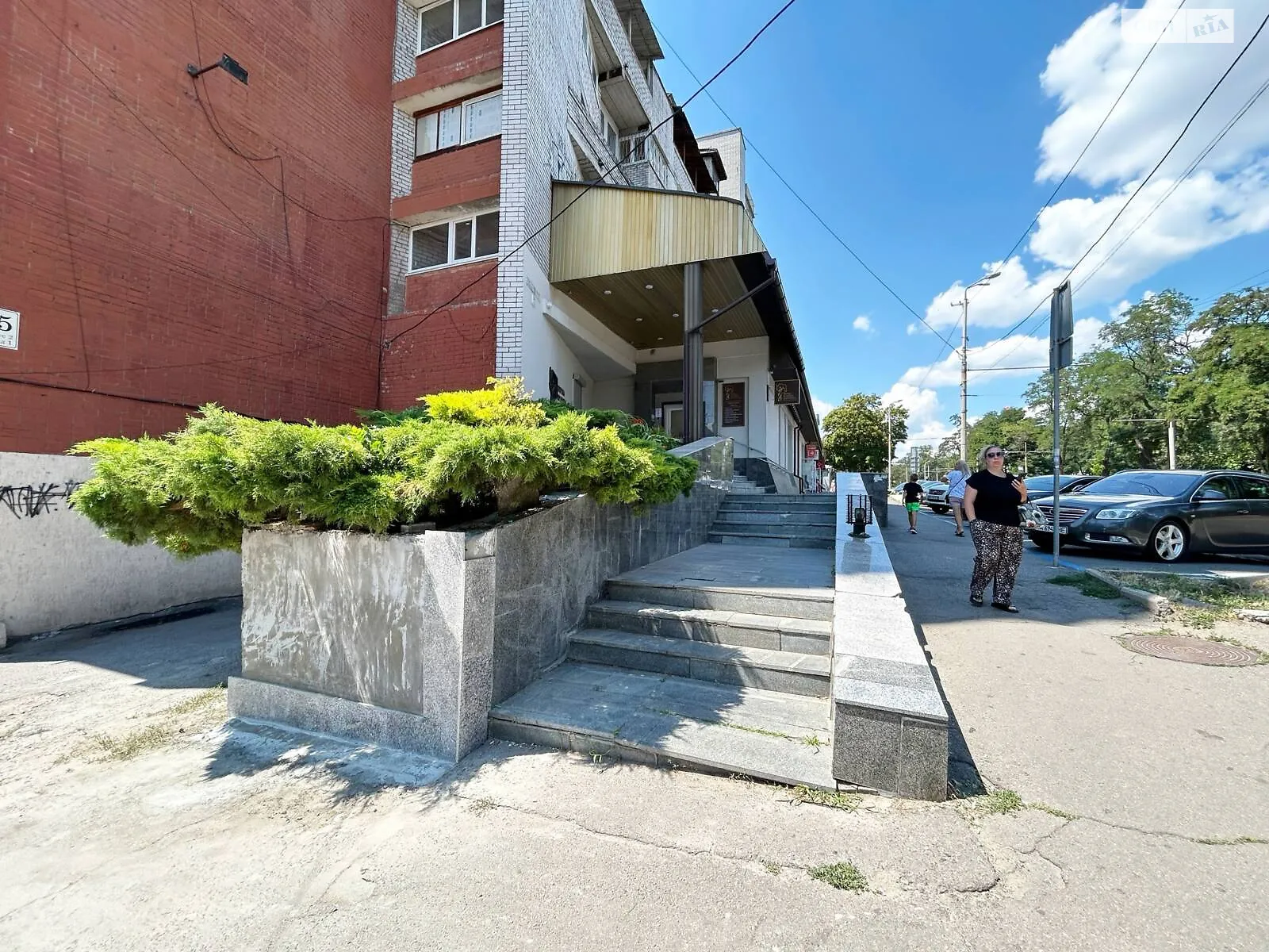 Сдается в аренду офис 220 кв. м в бизнес-центре, цена: 77000 грн - фото 1