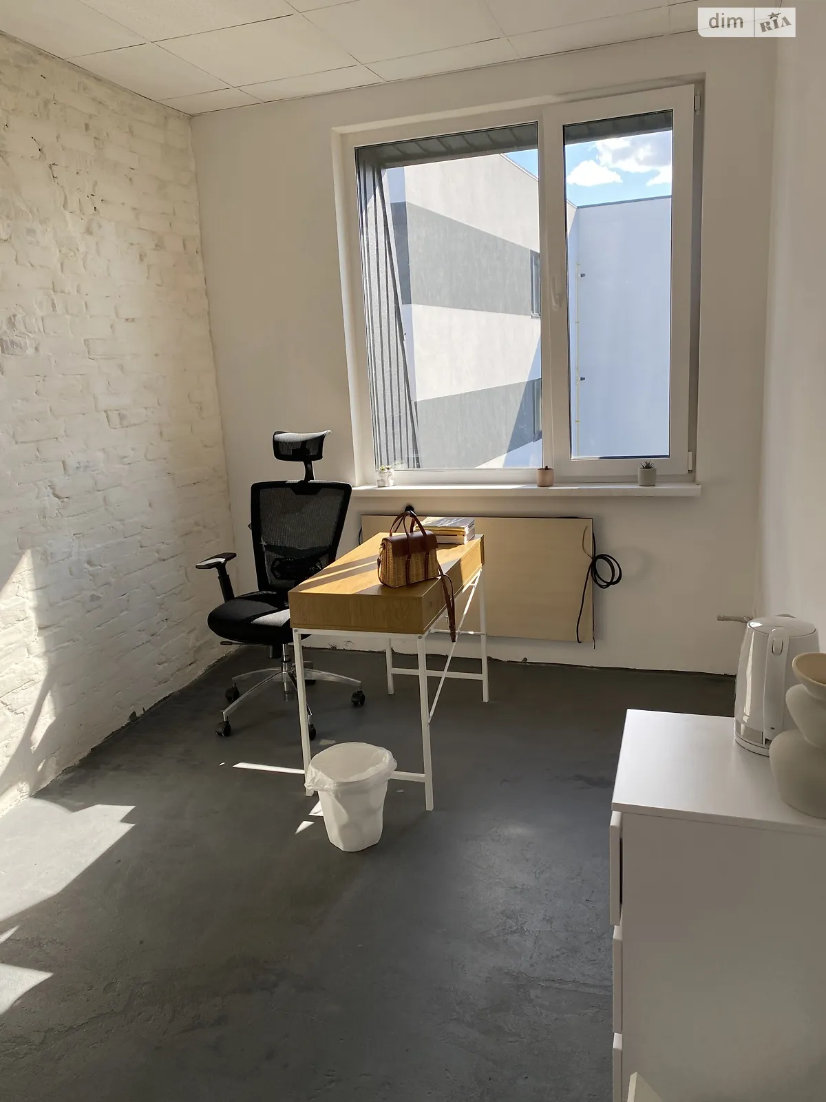 Сдается в аренду офис 11 кв. м в бизнес-центре, цена: 2500 грн - фото 1