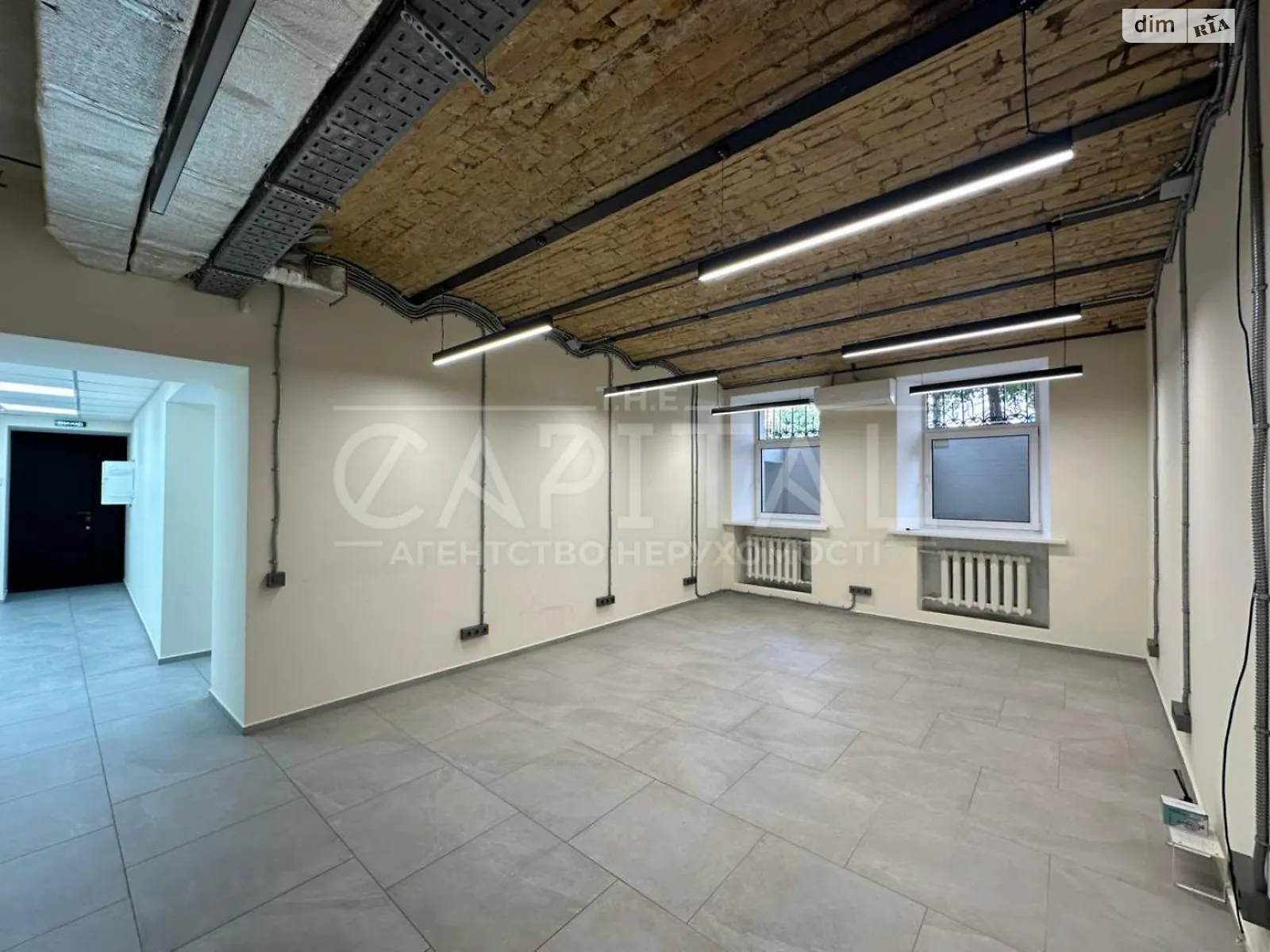 Продается офис 246 кв. м в бизнес-центре, цена: 738000 $ - фото 1