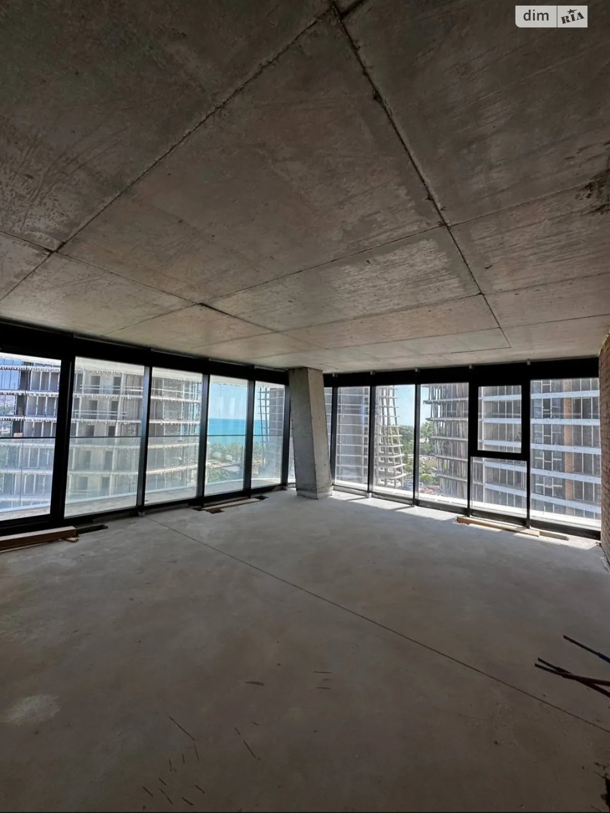 Продается 3-комнатная квартира 137.34 кв. м в Одессе, бул. Французский, 63/65 корпус 3 - фото 1