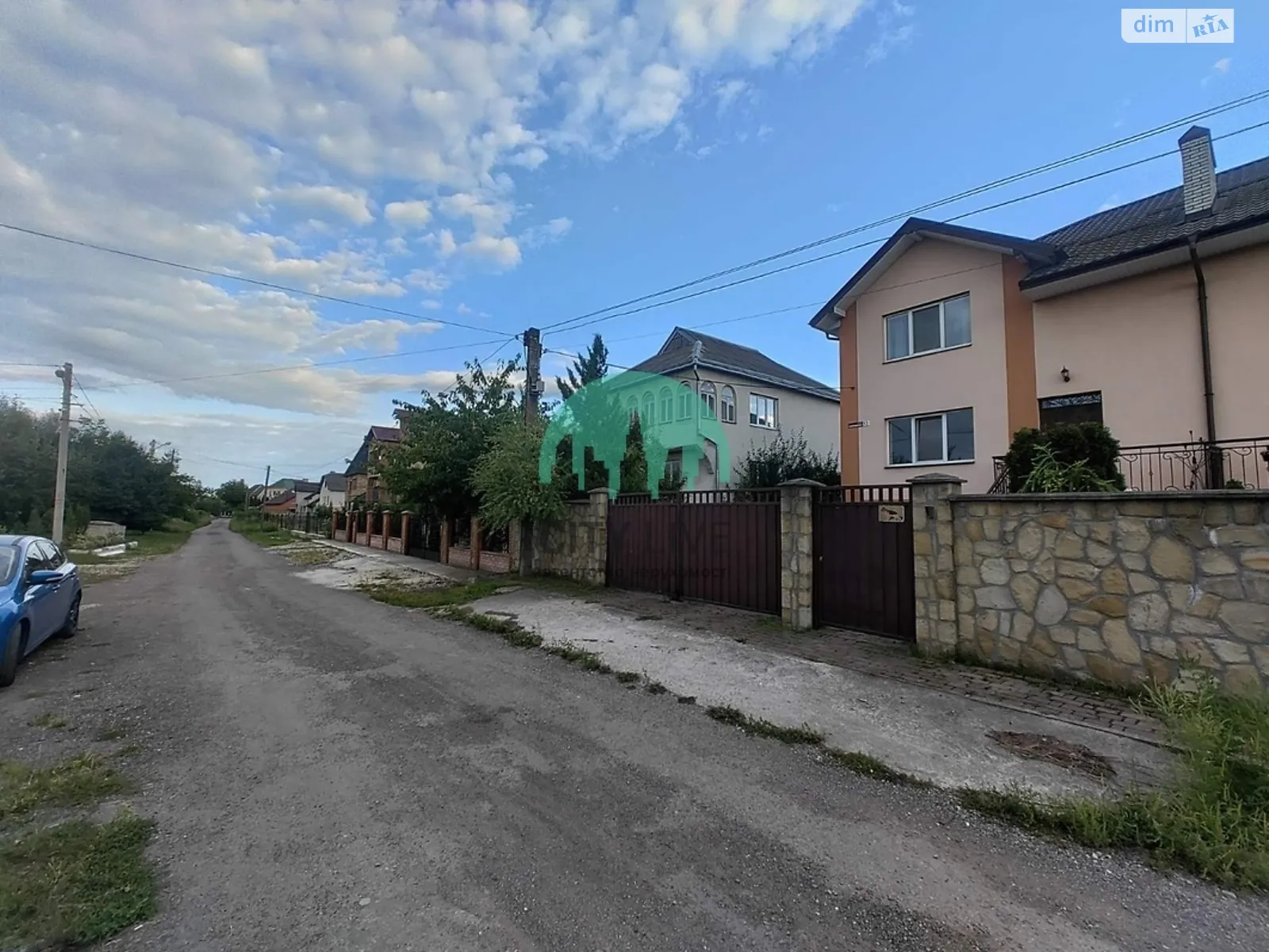 Сдается в аренду дом на 2 этажа 247 кв. м с камином, цена: 750 $ - фото 1