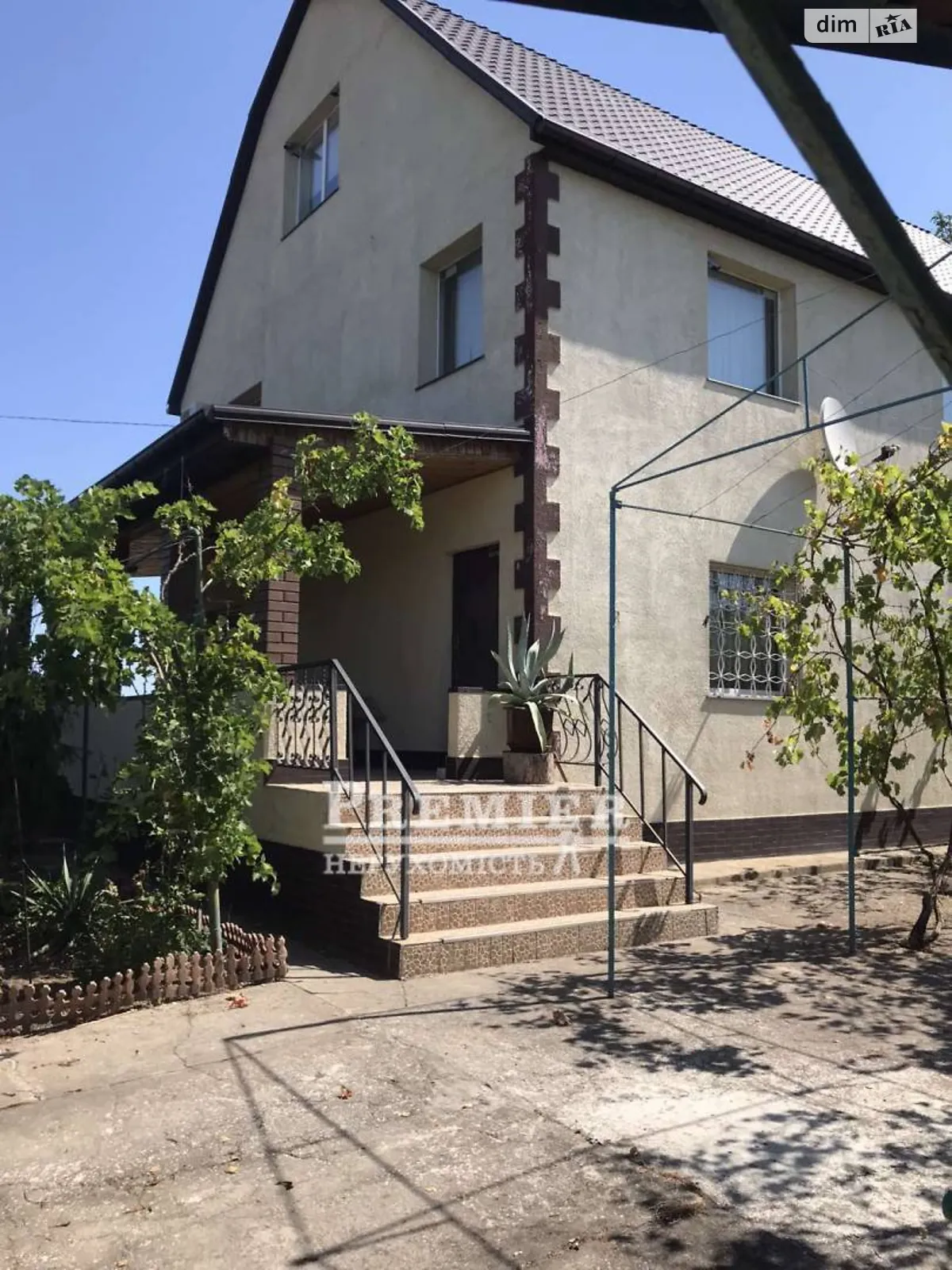 Продается дом на 3 этажа 174 кв. м с террасой, цена: 90000 $ - фото 1