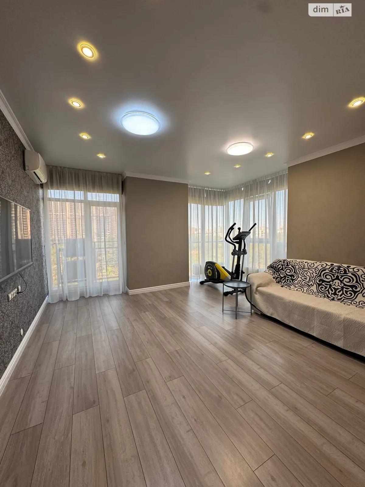 Продается 3-комнатная квартира 89.8 кв. м в Одессе, бул. Французский, 60Б - фото 1