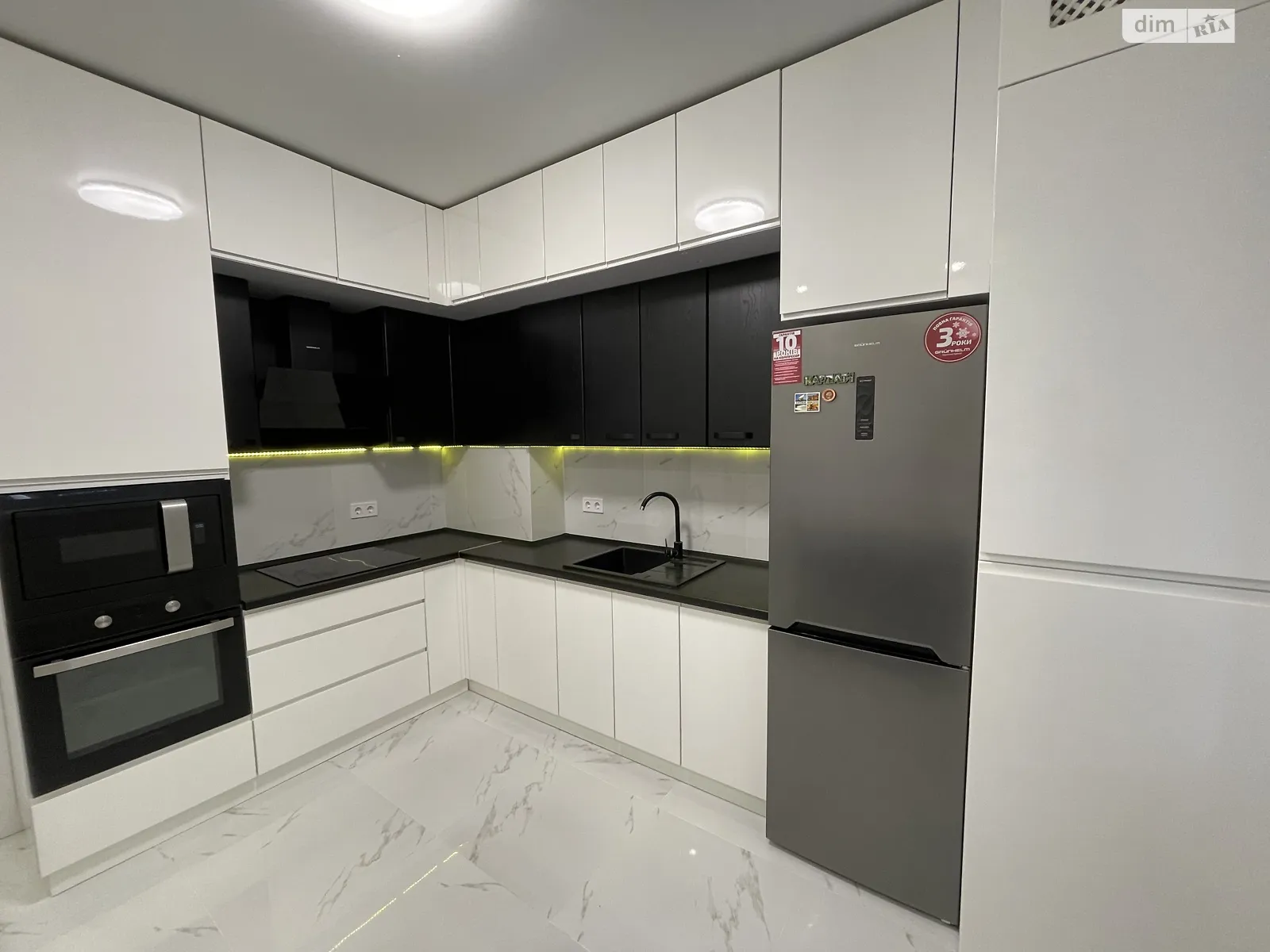 Продается 2-комнатная квартира 61.1 кв. м в Черновцах, ул. Ровенская, 10 - фото 1