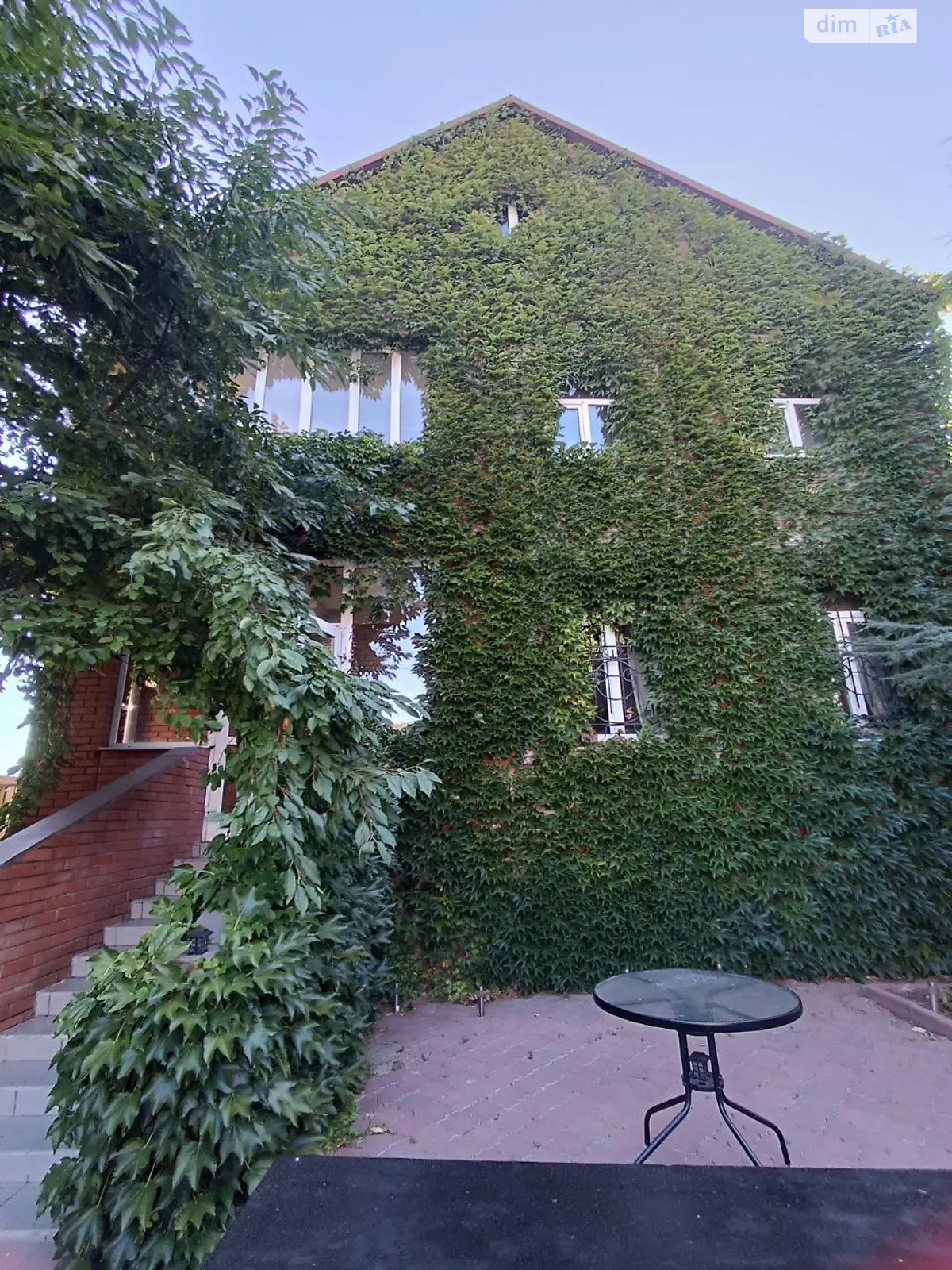 Продається будинок 2 поверховий 240 кв. м с басейном, цена: 200000 € - фото 1