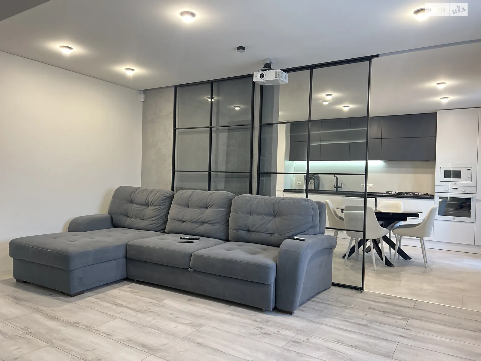 Продается 2-комнатная квартира 87 кв. м в Полтаве, ул. Кукоби Анатолия, 12 - фото 1