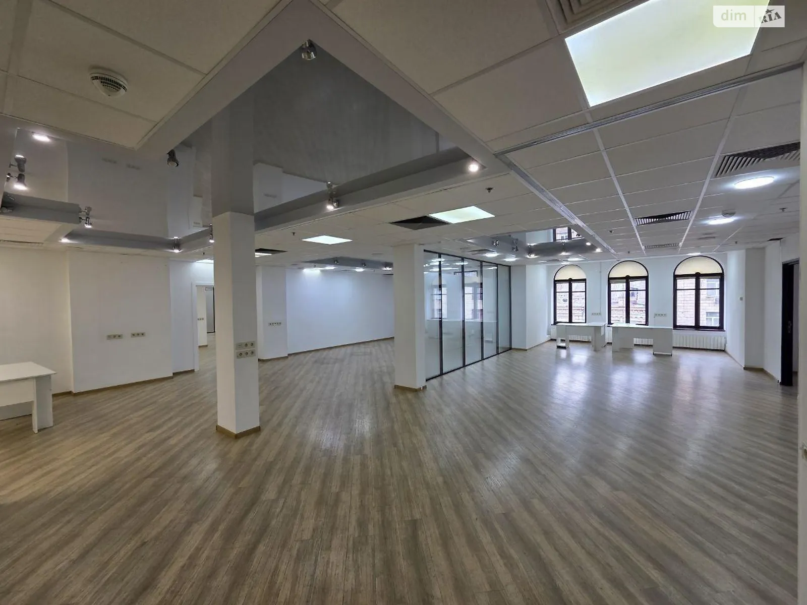 Сдается в аренду офис 650 кв. м в бизнес-центре, цена: 11600 $ - фото 1