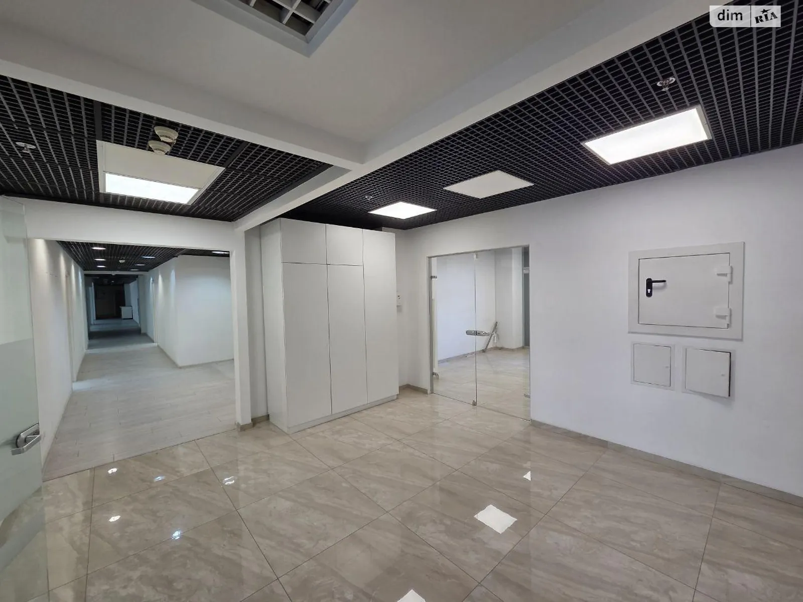 Сдается в аренду офис 740 кв. м в бизнес-центре, цена: 15600 $ - фото 1